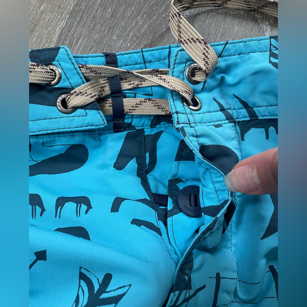 Patagonia Men’s Blue Patterned Wavefarer Swim Board Shorts - Picture 7 of 7